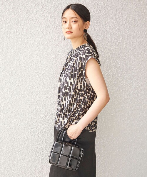 SHIPS（シップス）の「〈手洗い可能〉DEVEAUX 前後 2WAY プリント ブラウス◆（シャツ/ブラウス・レディース・オフホワイト/ブルー・ONE SIZE）」の17枚目の写真