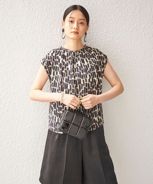 SHIPS（シップス）の「〈手洗い可能〉DEVEAUX 前後 2WAY プリント ブラウス◆（シャツ/ブラウス・レディース・オフホワイト/ブルー・ONE SIZE）」の14枚目の写真