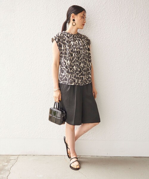 SHIPS（シップス）の「〈手洗い可能〉DEVEAUX 前後 2WAY プリント ブラウス◆（シャツ/ブラウス・レディース・オフホワイト/ブルー・ONE SIZE）」の5枚目の写真