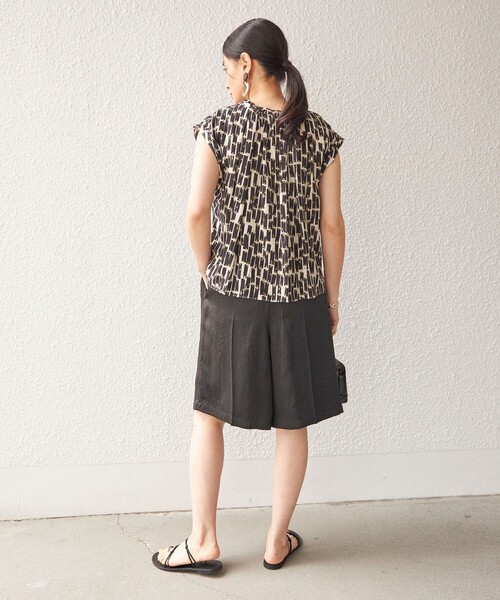 SHIPS（シップス）の「〈手洗い可能〉DEVEAUX 前後 2WAY プリント ブラウス◆（シャツ/ブラウス・レディース・オフホワイト/ブルー・ONE SIZE）」の8枚目の写真