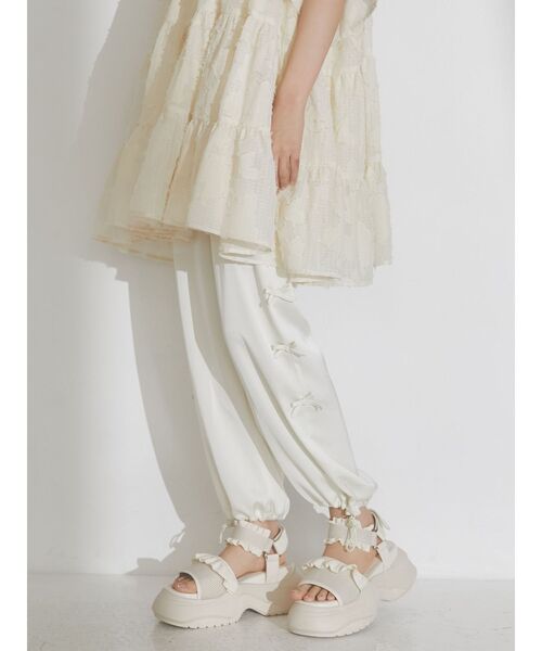 merry jenny（メリージェニー）の「リボンサテンカーゴパンツ（カーゴパンツ・レディース・ブラック/ピンク/アイボリー・FREE）」の5枚目の写真