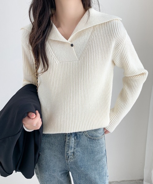 ABITOKYO（アビトーキョー）の「ワンポイントボタンセーラーカラーニットプルオーバー（ニット/セーター・レディース・ブラック/アイボリー/カーキ・FREE）」の2枚目の写真