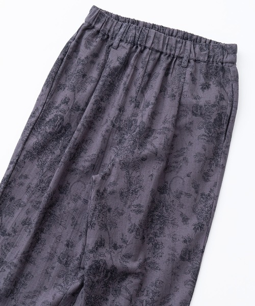 fort point（フォーポイント）の「【FORTPOINT/フォートポイント】大人が穿きたいワンランク上のアンティーク柄パンツ　ボタニカルプリント　タックパンツ（その他パンツ・レディース・マスタード/オリーブ/チャコールグレー・FREE）」の4枚目の写真