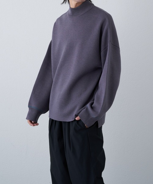COLONY 2139（コロニートゥーワンスリーナイン）の「リサイクルポリハイネックニット（ニット/セーター・メンズ・アイボリー/グレイッシュベージュ/ブラック/バイオレット/ブルー・MEDIUM/LARGE）」の10枚目の写真