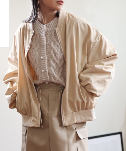 ULEULA（ウルア）の「ボリュームスリーブMA-1ブルゾン（MA-1・レディース・ブラック/アイボリー/カーキ・FREE）」の4枚目の写真