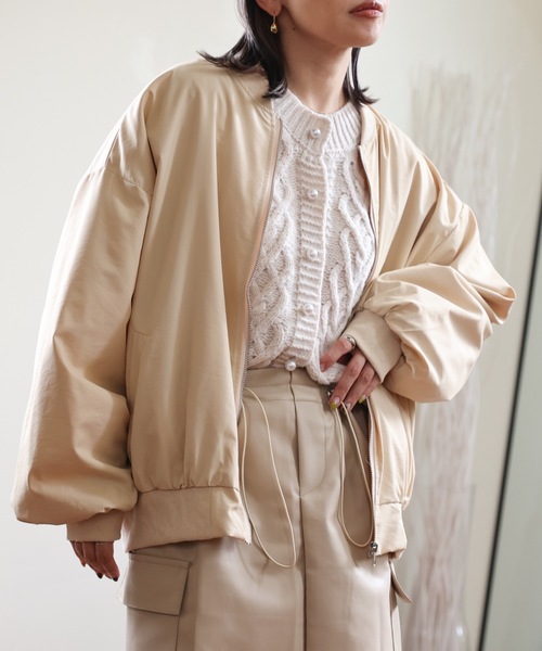 ULEULA（ウルア）の「ボリュームスリーブMA-1ブルゾン（MA-1・レディース・ブラック/アイボリー/カーキ・FREE）」の5枚目の写真