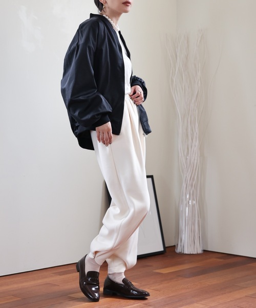 ULEULA（ウルア）の「ボリュームスリーブMA-1ブルゾン（MA-1・レディース・ブラック/アイボリー/カーキ・FREE）」の20枚目の写真