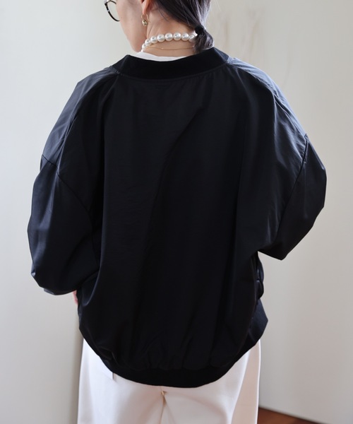 ULEULA（ウルア）の「ボリュームスリーブMA-1ブルゾン（MA-1・レディース・ブラック/アイボリー/カーキ・FREE）」の13枚目の写真