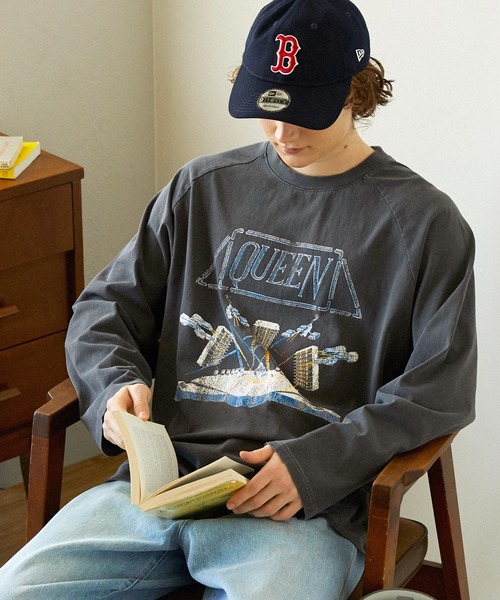 EMMA CLOTHES（エマクローズ）の「【The Rolling Stones/Queen】別注 ロックプリント オーバーサイズ ピグメント加工 長袖Tシャツ EMMA CLOTHES（Tシャツ/カットソー・メンズ・ブラック系2/ブラック系3/ブラック系4/グレー系2/グレー系1/グレー系/ブラック系1/オフホワイト/ブラック/グレー系5/ブラック系5・M/L）」の7枚目の写真