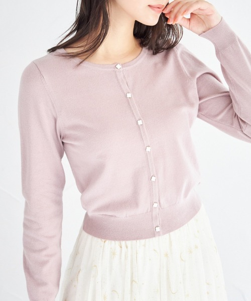 tocco closet(トッコ クローゼット)の「フラワーモチーフ釦シアバターニットカーディガン(カーディガン/ボレロ・レディース・アイボリー/ブラック/ピンクベージュ/ネイビー・M)」の4枚目の写真
