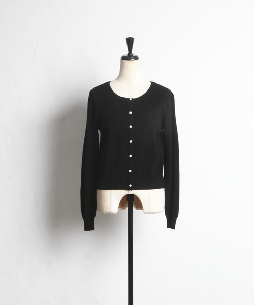 tocco closet(トッコ クローゼット)の「フラワーモチーフ釦シアバターニットカーディガン(カーディガン/ボレロ・レディース・アイボリー/ブラック/ピンクベージュ/ネイビー・M)」の20枚目の写真