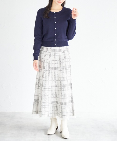 tocco closet(トッコ クローゼット)の「フラワーモチーフ釦シアバターニットカーディガン(カーディガン/ボレロ・レディース・アイボリー/ブラック/ピンクベージュ/ネイビー・M)」の13枚目の写真