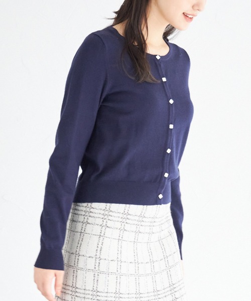tocco closet(トッコ クローゼット)の「フラワーモチーフ釦シアバターニットカーディガン(カーディガン/ボレロ・レディース・アイボリー/ブラック/ピンクベージュ/ネイビー・M)」の14枚目の写真
