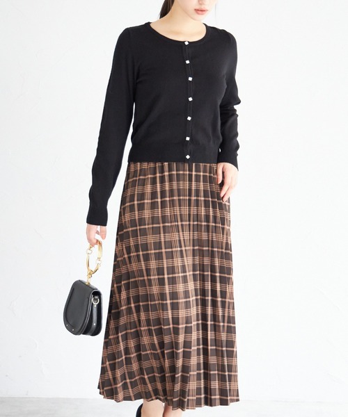 tocco closet(トッコ クローゼット)の「フラワーモチーフ釦シアバターニットカーディガン(カーディガン/ボレロ・レディース・アイボリー/ブラック/ピンクベージュ/ネイビー・M)」の10枚目の写真