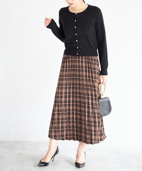 tocco closet(トッコ クローゼット)の「フラワーモチーフ釦シアバターニットカーディガン(カーディガン/ボレロ・レディース・アイボリー/ブラック/ピンクベージュ/ネイビー・M)」の9枚目の写真