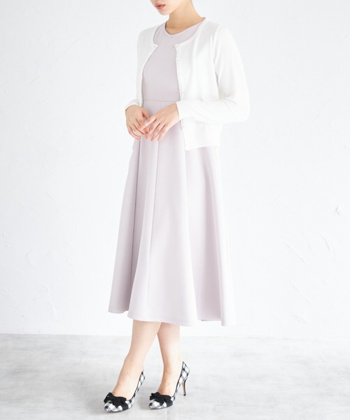 tocco closet(トッコ クローゼット)の「フラワーモチーフ釦シアバターニットカーディガン(カーディガン/ボレロ・レディース・アイボリー/ブラック/ピンクベージュ/ネイビー・M)」の5枚目の写真
