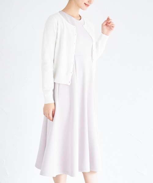 tocco closet(トッコ クローゼット)の「フラワーモチーフ釦シアバターニットカーディガン(カーディガン/ボレロ・レディース・アイボリー/ブラック/ピンクベージュ/ネイビー・M)」の6枚目の写真