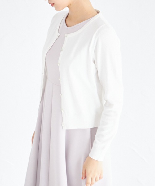 tocco closet(トッコ クローゼット)の「フラワーモチーフ釦シアバターニットカーディガン(カーディガン/ボレロ・レディース・アイボリー/ブラック/ピンクベージュ/ネイビー・M)」の7枚目の写真