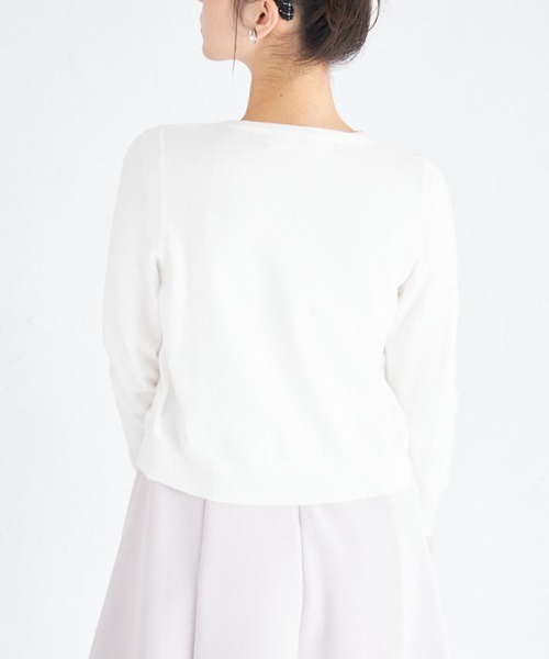 tocco closet(トッコ クローゼット)の「フラワーモチーフ釦シアバターニットカーディガン(カーディガン/ボレロ・レディース・アイボリー/ブラック/ピンクベージュ/ネイビー・M)」の8枚目の写真