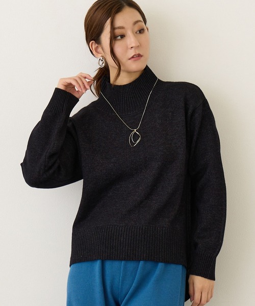 NICOLE white（ニコルホワイト）の「バックスリット ハイネック プルオーバー（ニット/セーター・レディース・ブラック/サックスブルー/ミント/ベージュ/オレンジ/オフホワイト・FREE）」の3枚目の写真