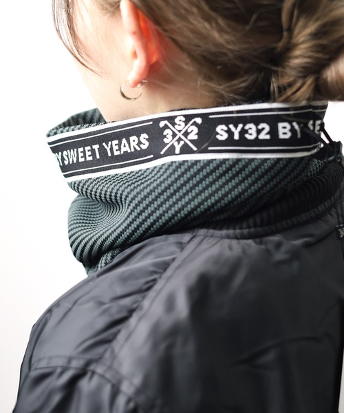 SY32 by SWEET YEARS（エスワイサーティトゥバイスィートイヤーズ）の「《SY32 by SWEET YEARS》TWILL QUARTER FACE NW（ネックウォーマー/スヌード・レディース・ホワイト/チャコールグレー・FREE）」の7枚目の写真