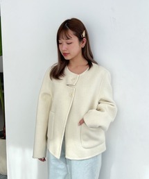 Olu.（オルドット）の「アシンメトリーデザインショートコート（ノーカラージャケット）」