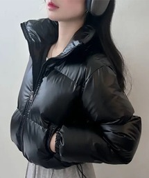 存在感ある主役カラー。スタンドカラーショート丈ダウンジャケット