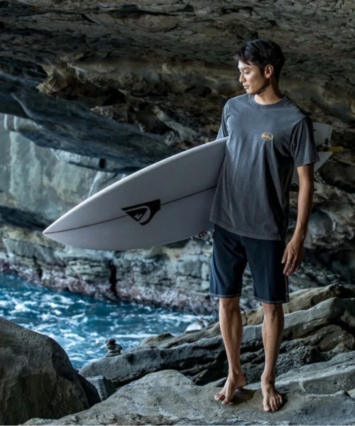 Quiksilver（クイックシルバー）の「SATURN LOGO ST/クイックシルバー半袖バックプリントTシャツ（Tシャツ/カットソー・メンズ・イエロー/ブラック/ホワイト/グリーン・X-LARGE/SMALL/MEDIUM/LARGE）」の10枚目の写真