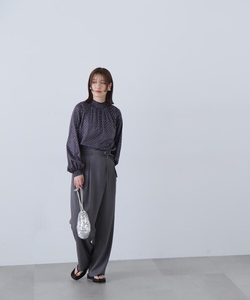 N.（N. Natural Beauty Basic）（エヌエヌナチュラルビューティーベーシック）の「◆箔ドットシャーリングブラウス（シャツ/ブラウス・レディース・ブラック系その他/ホワイト系その他・MEDIUM）」の5枚目の写真