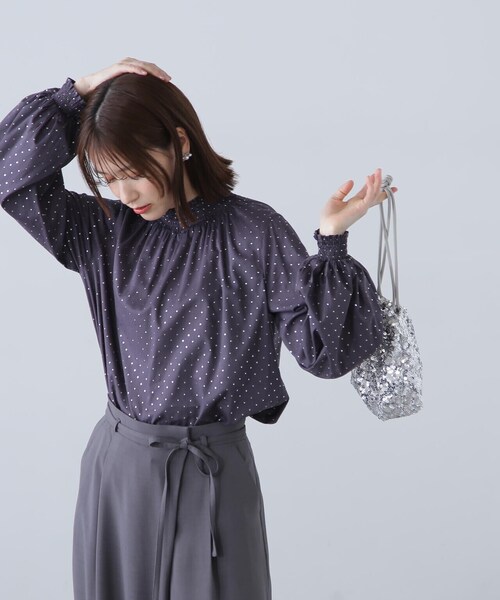 N.（N. Natural Beauty Basic）（エヌエヌナチュラルビューティーベーシック）の「◆箔ドットシャーリングブラウス（シャツ/ブラウス・レディース・ブラック系その他/ホワイト系その他・MEDIUM）」の2枚目の写真