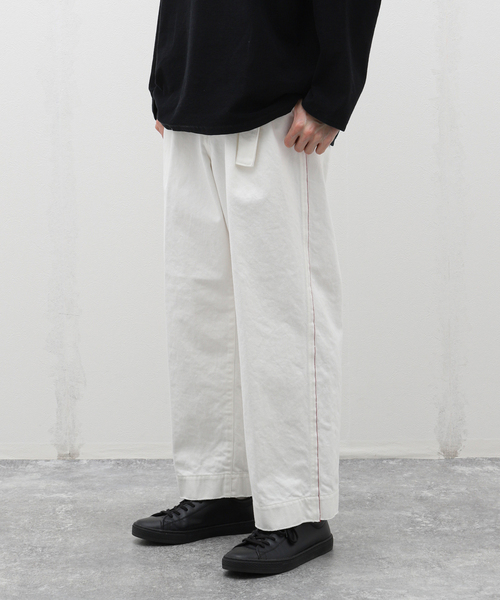 EDIFICE（エディフィス）の「【TATAMASS / タタマス】SELVAGE DENIM BELT PANTS（デニムパンツ・メンズ・ブラック/ホワイト・LARGE/MEDIUM）」の2枚目の写真