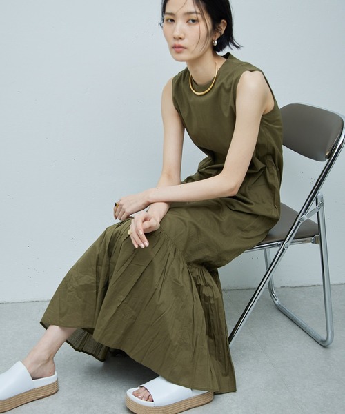 BEARDSLEY｜ギンガムティアードノースリーブワンピース　カーキ BEARDSLEY｜ギンガムティアードノースリーブワンピース カーキ - メルカリ