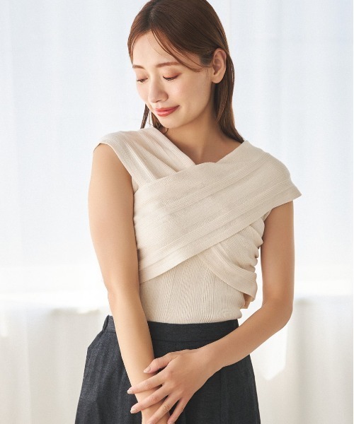 mysty woman(ミスティウーマン)の「カシュクールデザインニットプルオーバー 128891(ニット/セーター・レディース・ブラック/グレイッシュベージュ/オフホワイト・FREE)」の1枚目の写真