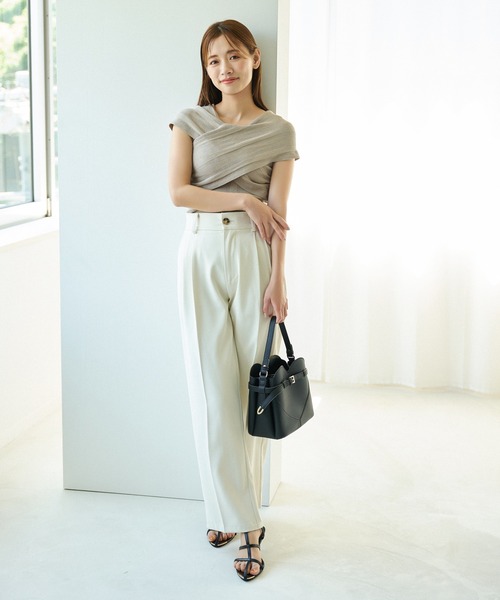 mysty woman(ミスティウーマン)の「カシュクールデザインニットプルオーバー 128891(ニット/セーター・レディース・ブラック/グレイッシュベージュ/オフホワイト・FREE)」の11枚目の写真