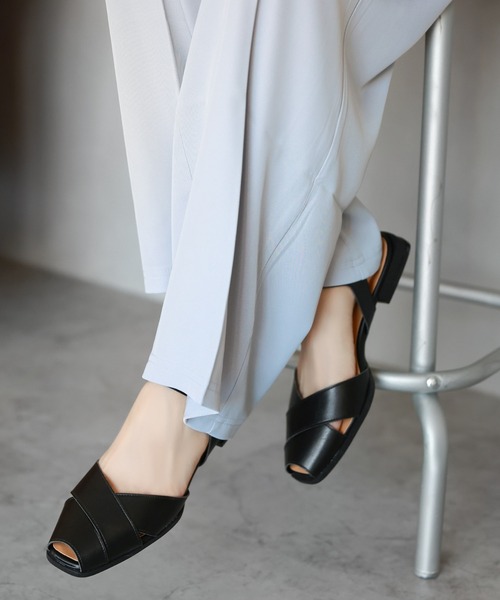 chocolates(チョコラテス)の「ローヒール カジュアルグルカサンダル【日本製】(サンダル・レディース・ブラック/アイボリー/グレー・M/S/LL/L)」の3枚目の写真