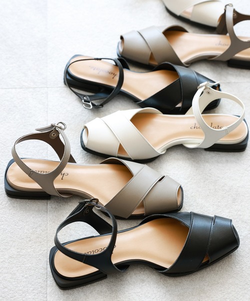 chocolates(チョコラテス)の「ローヒール カジュアルグルカサンダル【日本製】(サンダル・レディース・ブラック/アイボリー/グレー・M/S/LL/L)」の4枚目の写真