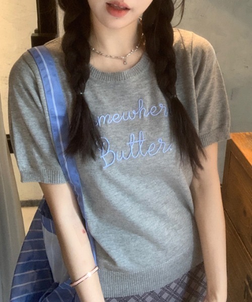 LAC-VERT(ラック・ヴェール)の「ロゴ刺繍サマーニット(Tシャツ/カットソー・レディース・アイボリー/グレー/ブルー/レッド/ピンク/ブラウン/ネイビー・FREE)」の3枚目の写真