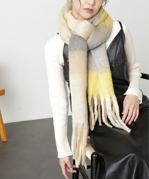 FREE'S MART（フリーズマート）の「◇大柄チェックストール（マフラー・レディース・ブラック系その他/ブラウン系その他/イエロー系その他/ブルー系その他・ﾌﾘ-）」の13枚目の写真