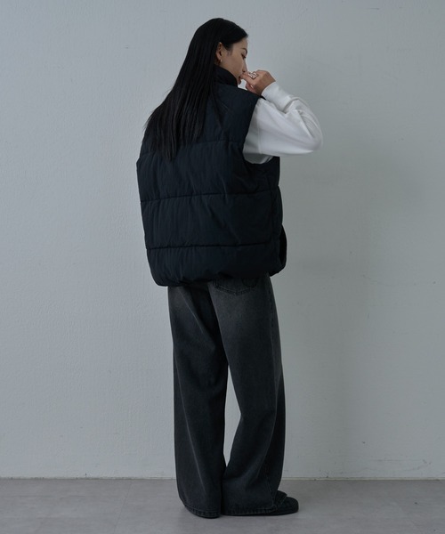 COLONY 2139（コロニートゥーワンスリーナイン）の「ナイロンワッシャ―中綿ベスト（ダウンベスト・メンズ・ホワイト/ブラック・MEDIUM/LARGE/X-LARGE）」の12枚目の写真