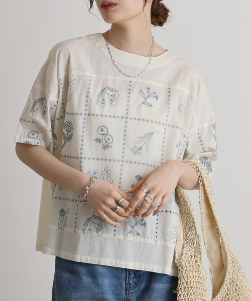 Emago（イマゴ）の「EMAGO 透かし花刺繍ブラウス（シャツ/ブラウス 