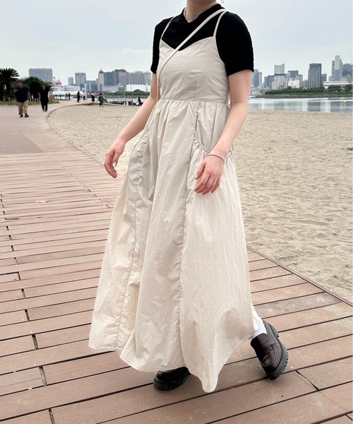 raffime（ラフィミー）の「バックリボンナイロンキャミワンピース（ワンピース・レディース・チャコールグレー/アイボリー・MEDIUM/SMALL）」の13枚目の写真