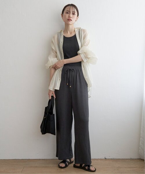 ikka（イッカ）の「バックシャーリングシアーシャツ（シャツ/ブラウス・レディース・ライトベージュ/チャコールグレー/ブルー・M/L/S）」の9枚目の写真