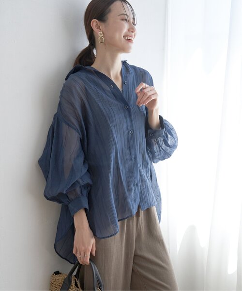 ikka（イッカ）の「バックシャーリングシアーシャツ（シャツ/ブラウス・レディース・ライトベージュ/チャコールグレー/ブルー・M/L/S）」の15枚目の写真