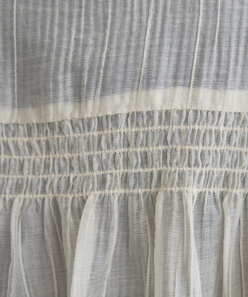 ikka（イッカ）の「バックシャーリングシアーシャツ（シャツ/ブラウス・レディース・ライトベージュ/チャコールグレー/ブルー・M/L/S）」の20枚目の写真