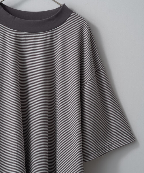WHIMSIC（ウィムジック）の「【UNISEX】モックネックボーダーTシャツ（Tシャツ/カットソー・メンズ・グレー/ブルー/ブラック・FREE）」の21枚目の写真