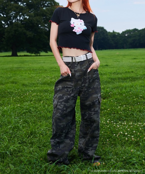sedacle girl(セダクルガール)の「【HELLO KITTY】配色メロウクロップドT(Tシャツ/カットソー・レディース・ピンク/ブラック/オフホワイト・SMALL/MEDIUM)」の13枚目の写真