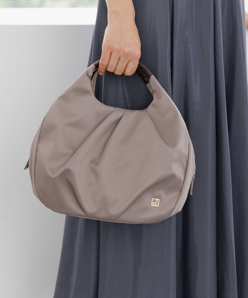 Elura(エルーラ)の「撥水 2WAYショルダーバッグ ナイロン ラウンド ショルダー 丸い/139295(ハンドバッグ・レディース・グレイッシュベージュ/ブラック・ONE SIZE)」の2枚目の写真