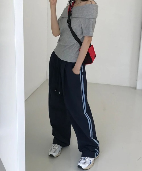 LYEON(リヨン)の「サイドラインナイロントラックパンツ(その他パンツ・レディース・ブラウン/ネイビー・FREE)」の12枚目の写真