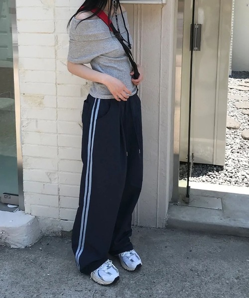 LYEON(リヨン)の「サイドラインナイロントラックパンツ(その他パンツ・レディース・ブラウン/ネイビー・FREE)」の14枚目の写真