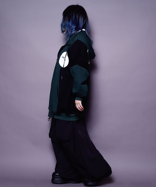 AFYF(エーエフワイエフ)の「AFYF DENIM MIX PARKA/ビッグシルエット デニムミックス パーカー(パーカー・レディース・ダークグリーン/インディゴブルー/ブラック系その他/ホワイト系その他・FREE)」の12枚目の写真